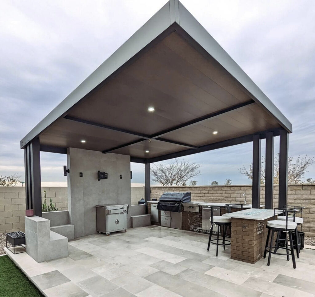 Outdoor Kitchen with 4k Aluminum Patio Cover