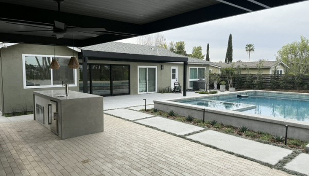 Black 4K aluminum patio cover with an outdoor kitchen island beside a pool in Mission Viejo, CA